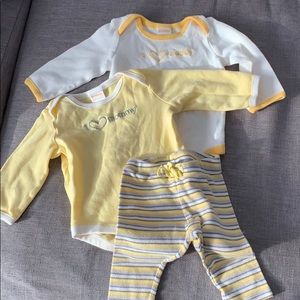 3 piece set gender neutral. Lightly used